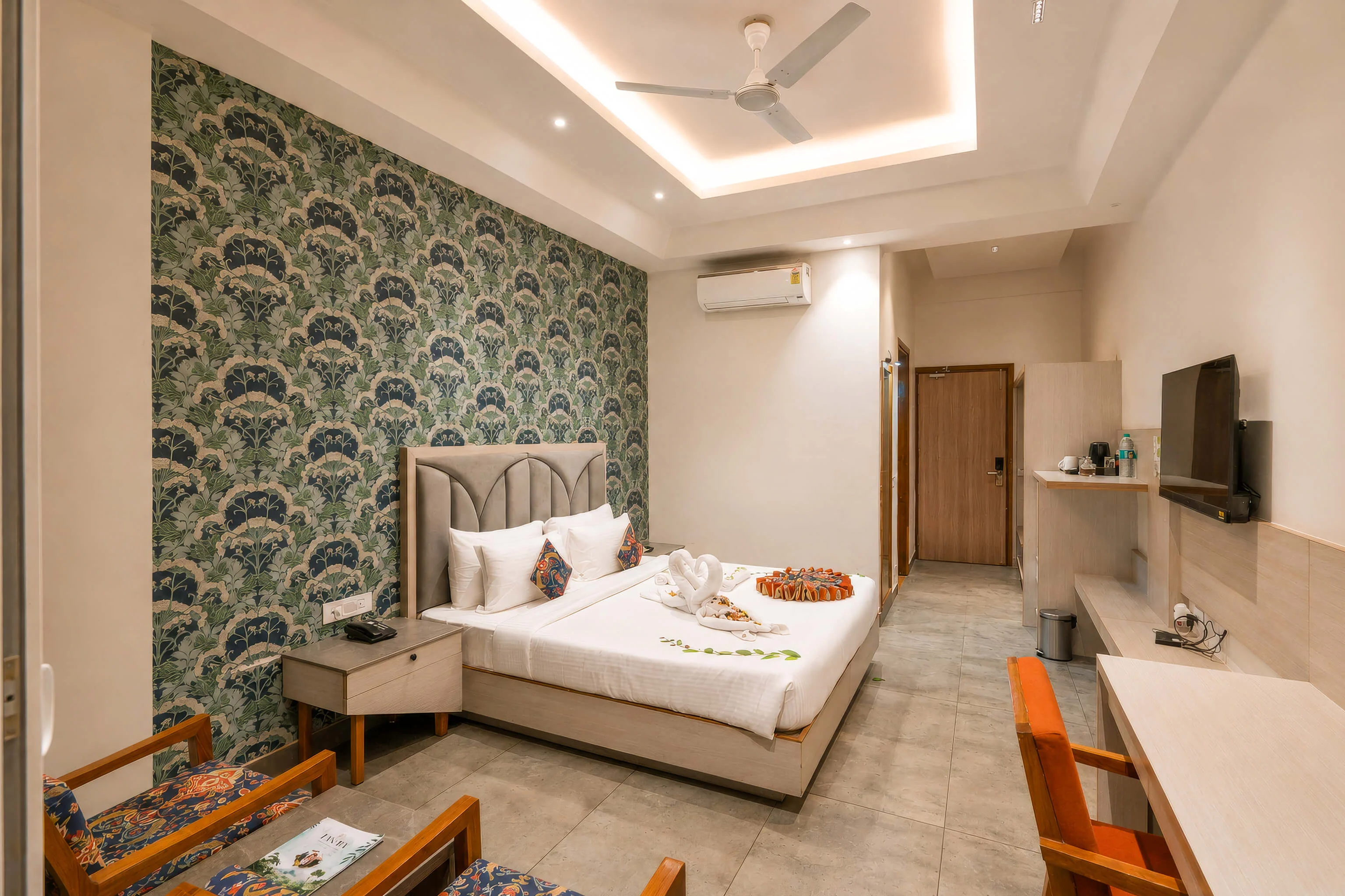 Deluxe Room and the property — photo 3