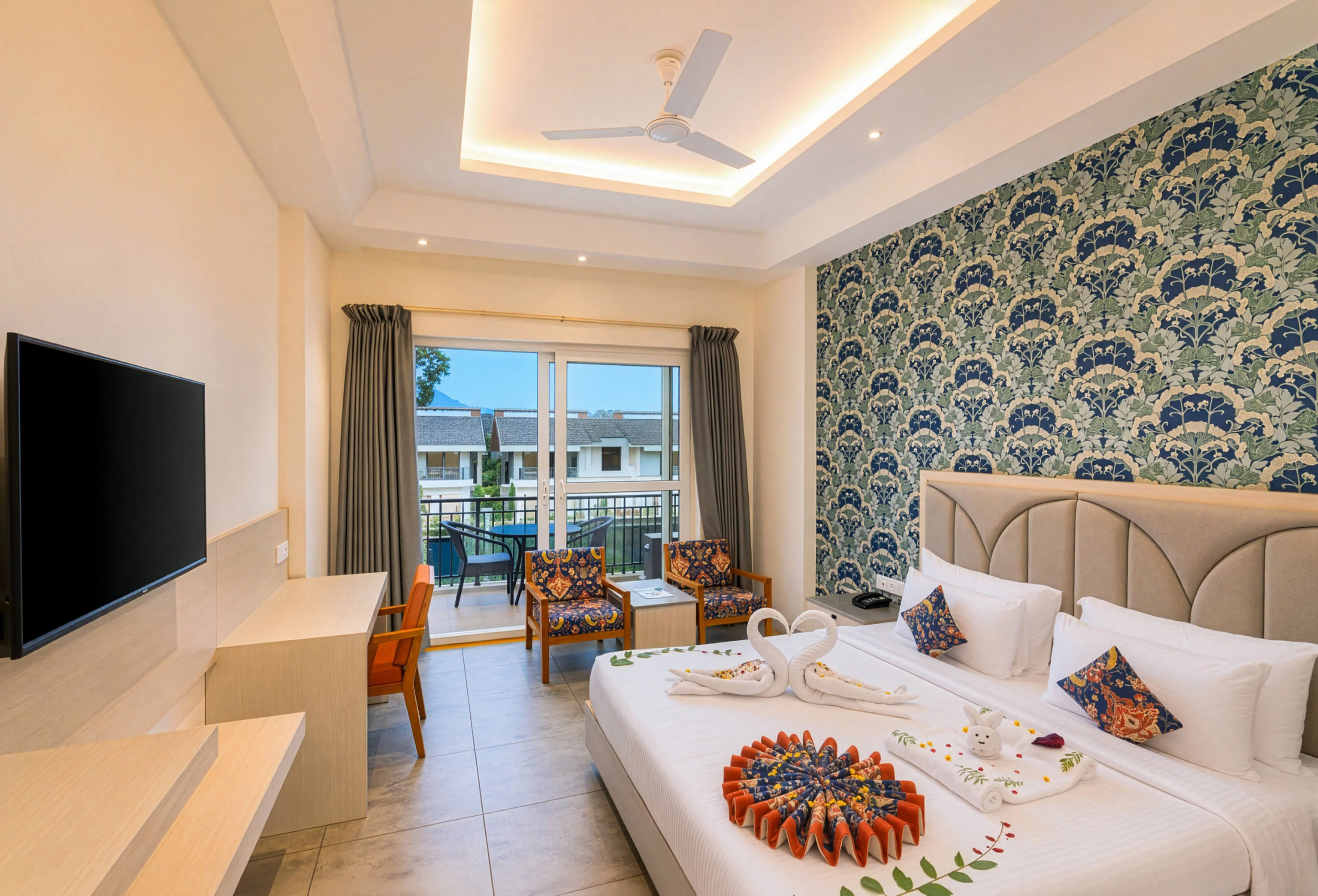 Deluxe Room and the property — photo 1