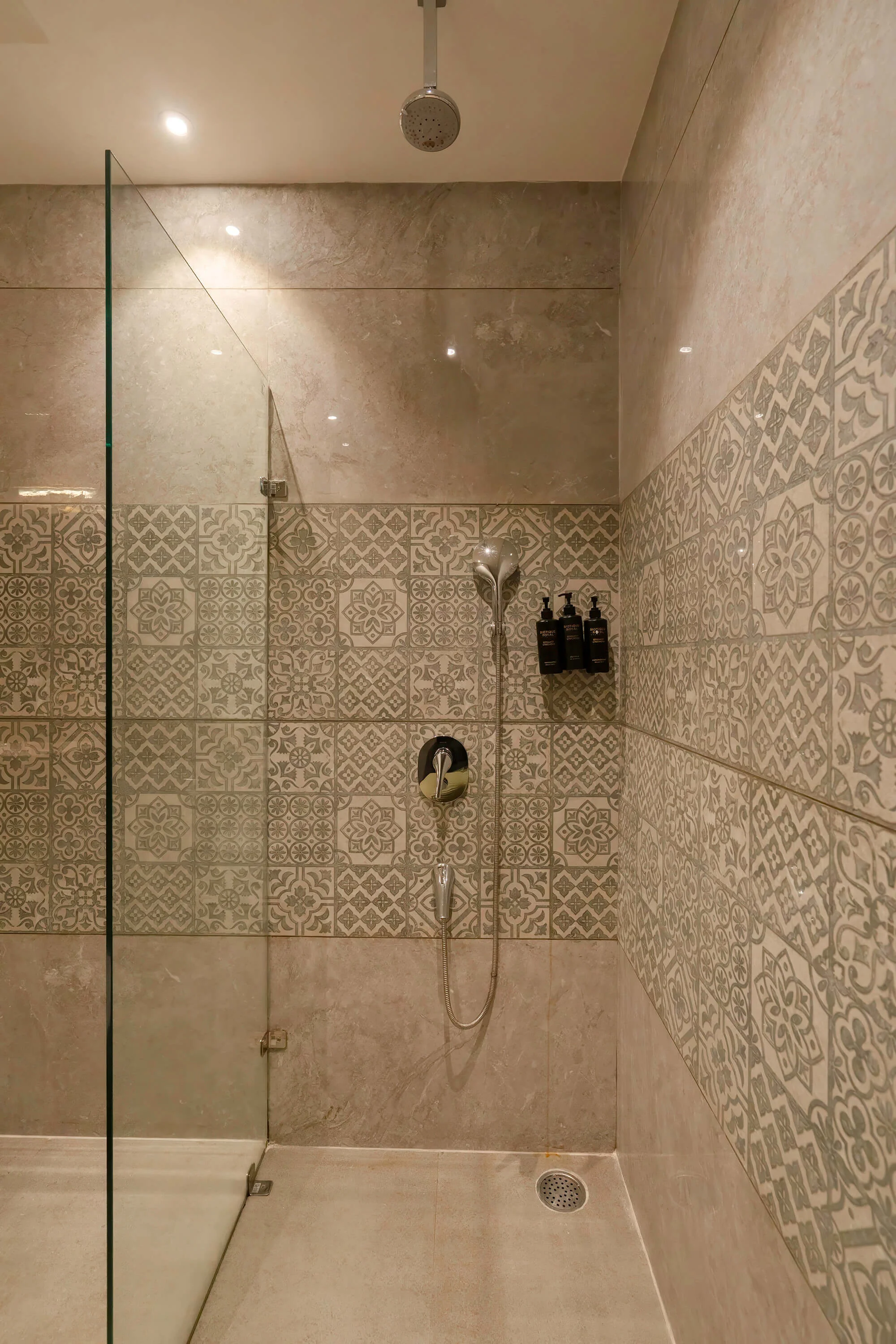 Premium Cottage with Jacuzzi and the property — photo 6