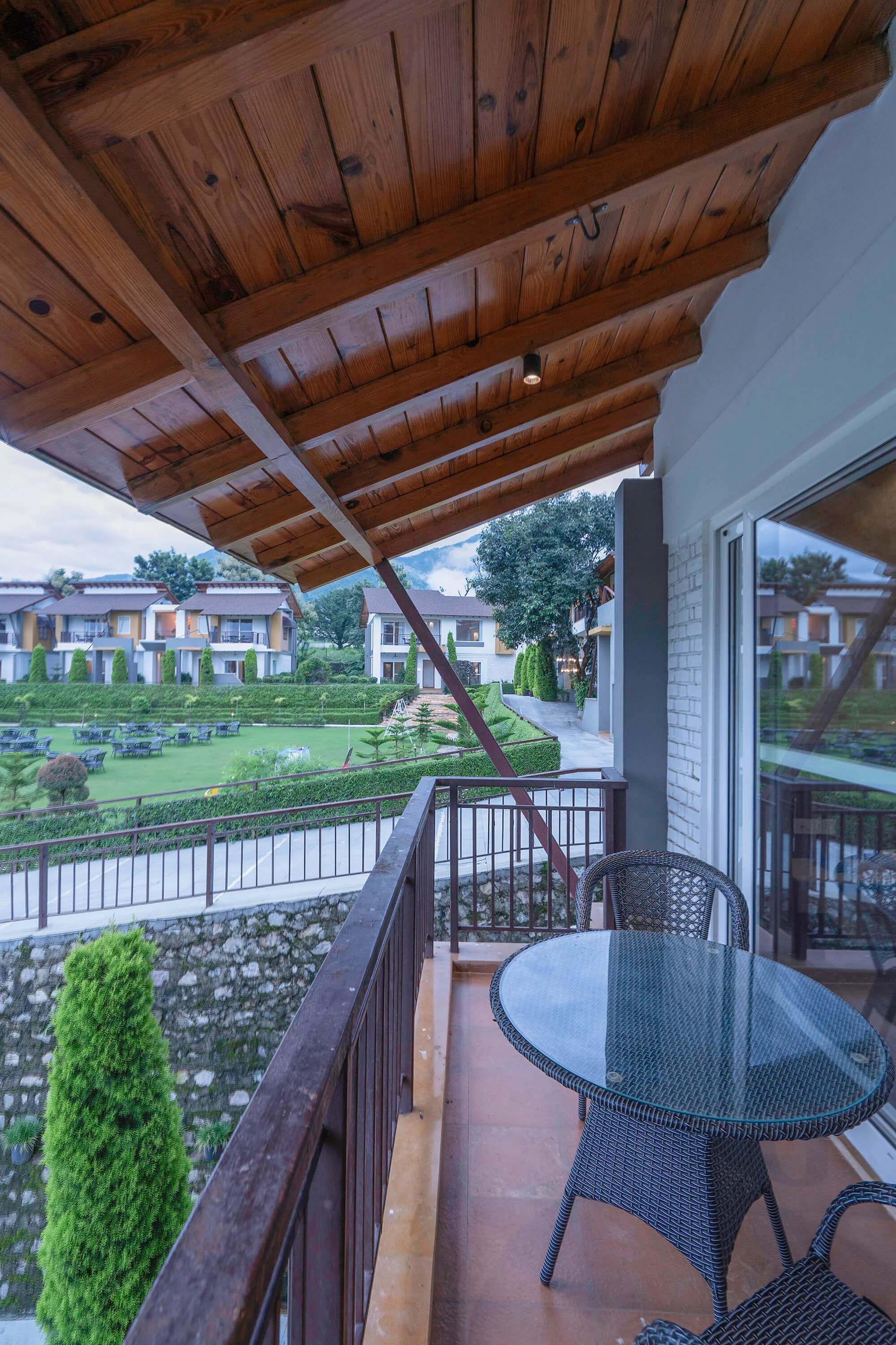 Super Deluxe Cottage at Evara opening onto the lawn